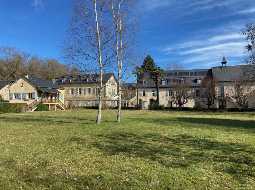 Propriété à Logements Multiples avec une Ancienne Chapelle et des Vues Montagnes